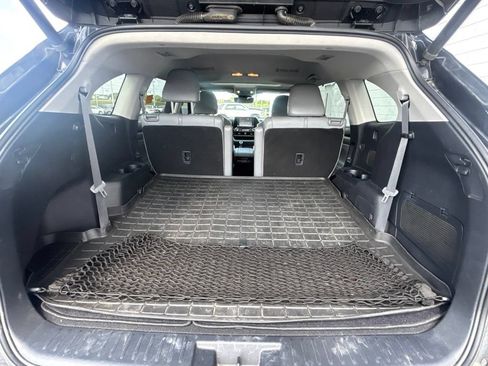 Used 2020 Toyota Highlander XLE FWD image 33