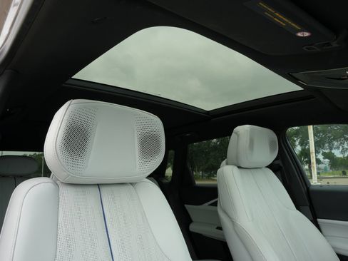 Certified 2024 Cadillac Lyriq Luxury AWD/4WD image 27