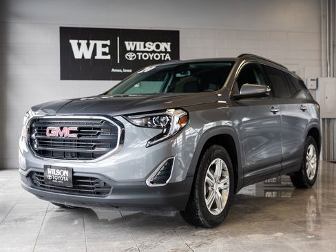 Used 2020 GMC Terrain SLE w/ Driver Convenience Package image 2