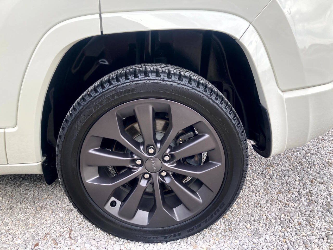 Used 2019 Jeep Cherokee High Altitude AWD/4WD image 25