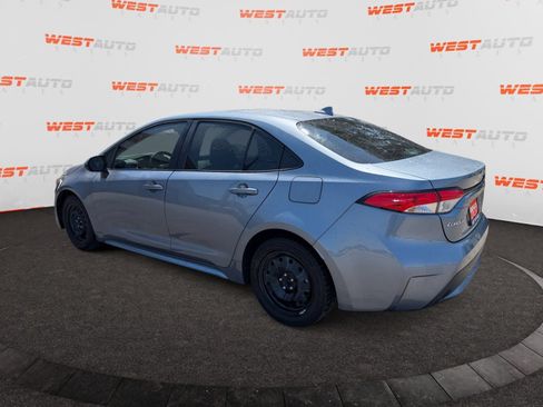 Used 2022 Toyota Corolla LE FWD image 3
