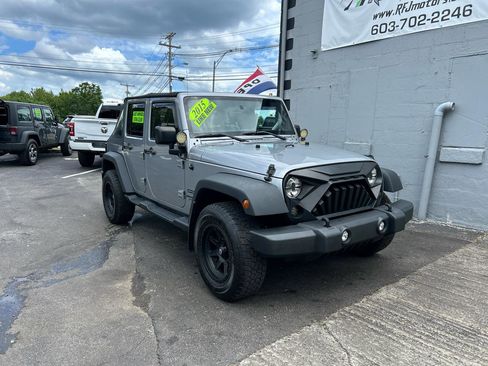 Used 2015 Jeep Wrangler Unlimited Sport image 2