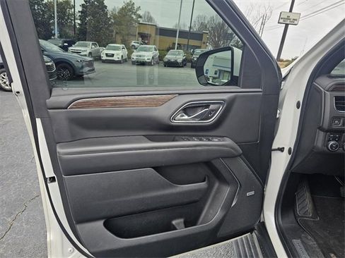 Used 2022 Chevrolet Suburban High Country image 37