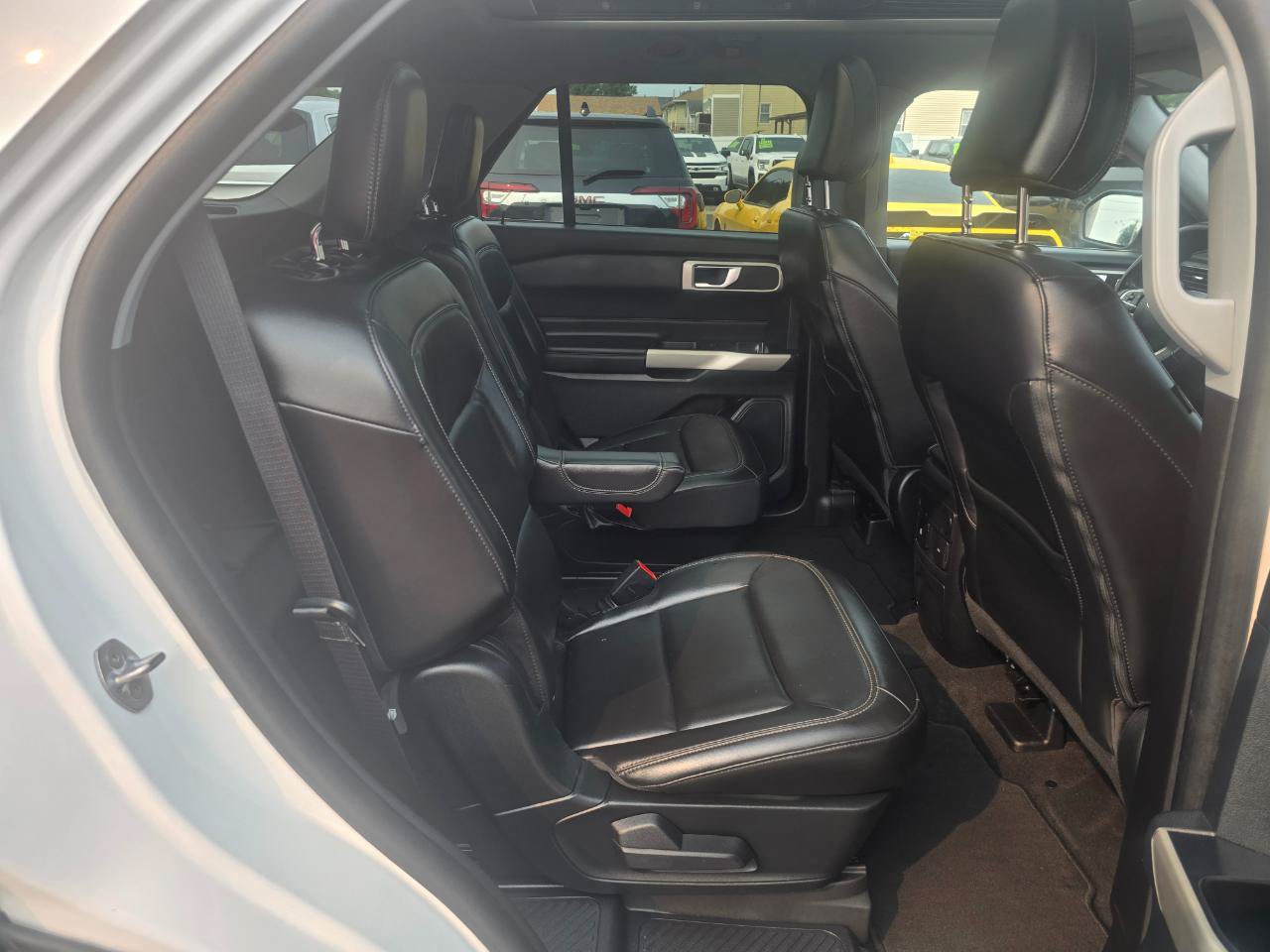 Used 2022 Ford Explorer XLT w/ Equipment Group 202A AWD/4WD image 18