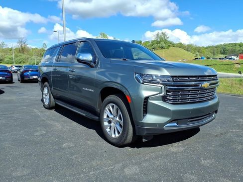 Used 2023 Chevrolet Suburban Premier RWD image 5