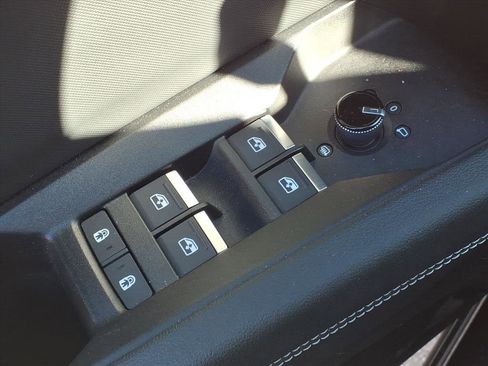 Used 2023 Audi Q4 e-tron Premium image 22