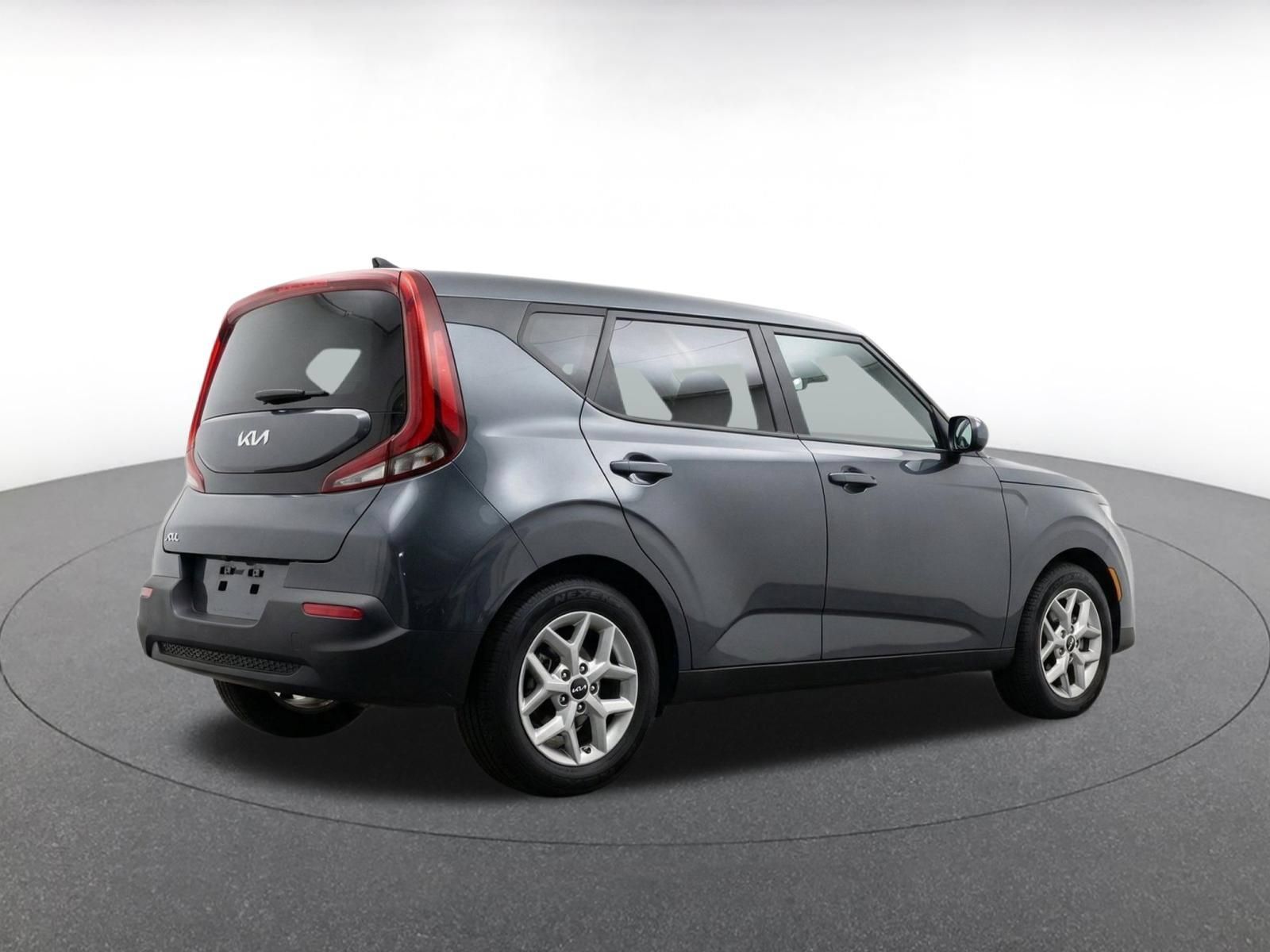 Used 2025 Kia Soul LX w/ LX Technology Package FWD image 10