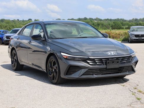 Used 2026 Hyundai Elantra Sport FWD image 4