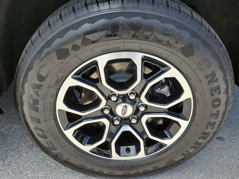 Used 2023 Ford Expedition XLT RWD image 9