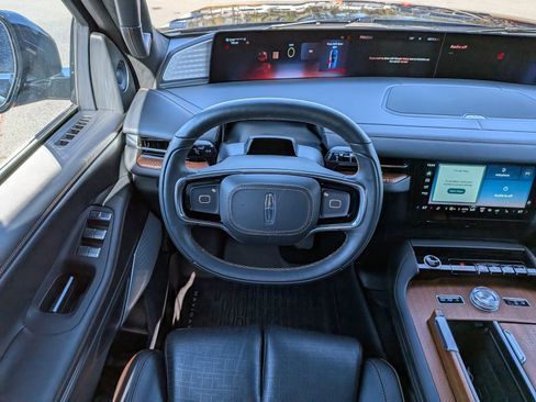 Used 2025 Lincoln Navigator L Black Label image 19