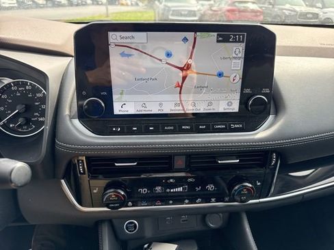 Used 2023 Nissan Rogue SL w/ SL Premium Package image 4