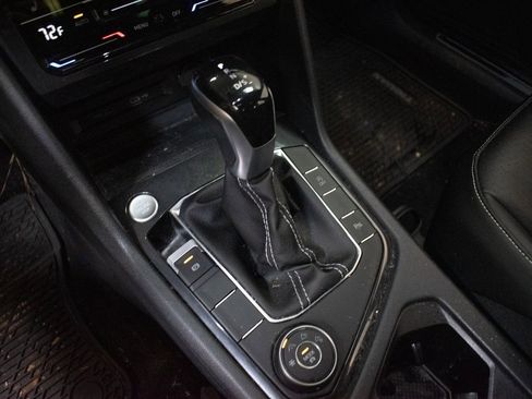 Used 2022 Volkswagen Tiguan SE R-Line image 18