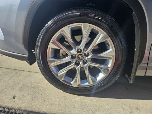 Certified 2021 Toyota Highlander Limited image 10