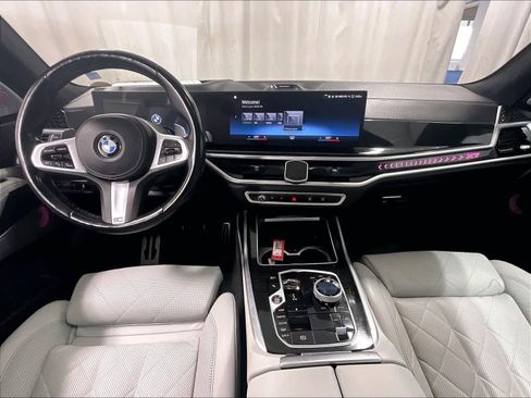 Used 2023 BMW X7 xDrive40i w/ Executive Package image 22