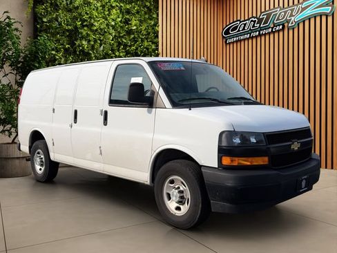 Used 2021 Chevrolet Express 2500 RWD image 3