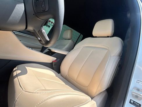 Used 2025 Jeep Grand Cherokee L Limited RWD image 11