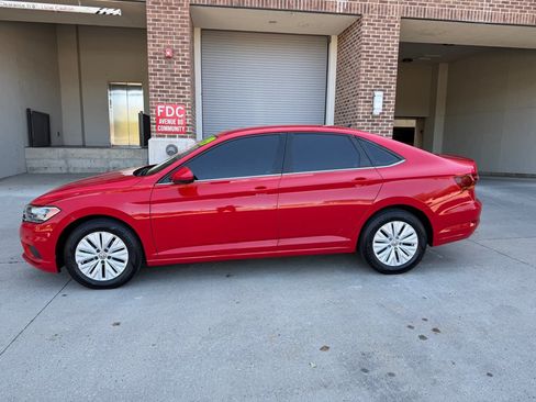 Used 2019 Volkswagen Jetta FWD image 2