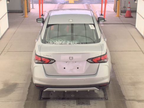 Used 2021 Nissan Versa SV image 7