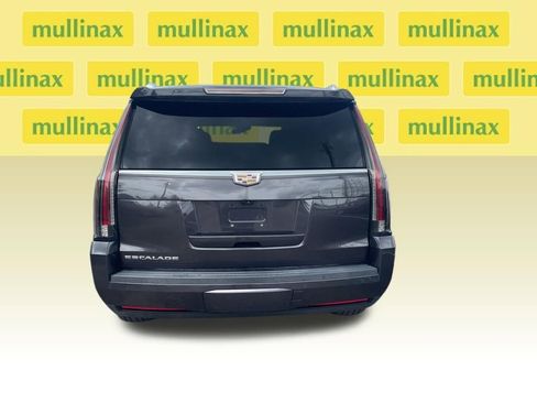 Used 2018 Cadillac Escalade Premium Luxury RWD image 9