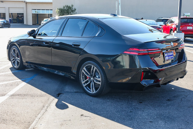 Used 2024 BMW 530i w/ M Sport Package RWD image 4