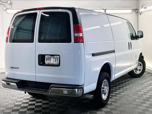 Used 2022 Chevrolet Express 2500 w/ Driver Convenience Package RWD image 12