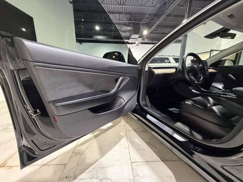 Used 2019 Tesla Model 3 Standard Range image 21