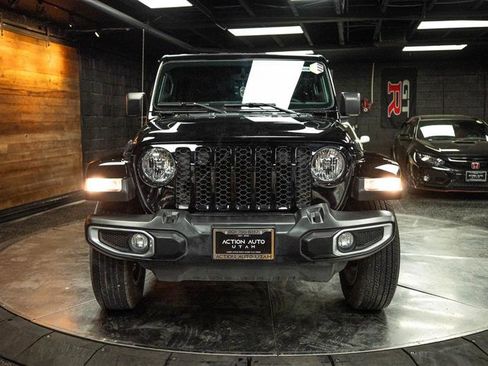 Used 2023 Jeep Gladiator Sport image 4