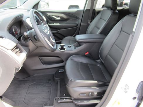 Used 2023 GMC Terrain SLT w/ Elevation Edition image 16