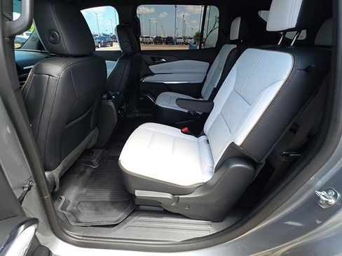 Used 2025 Chevrolet Traverse High Country w/ LPO, Floor Liner Package FWD image 17