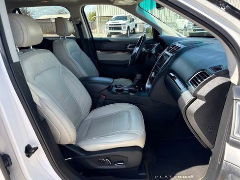 Used 2017 Ford Explorer Platinum image 26