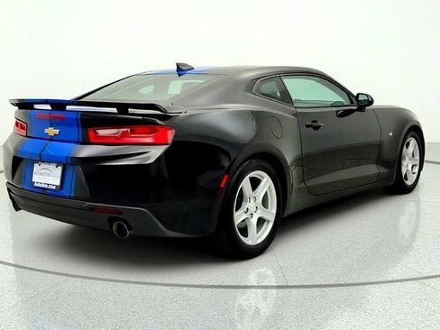 Used 2017 Chevrolet Camaro LT RWD image 5