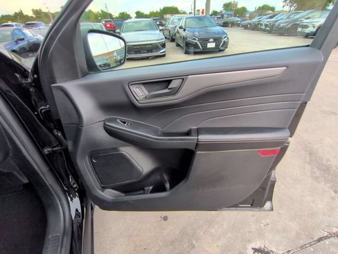 Used 2025 Ford Escape Active AWD/4WD image 32