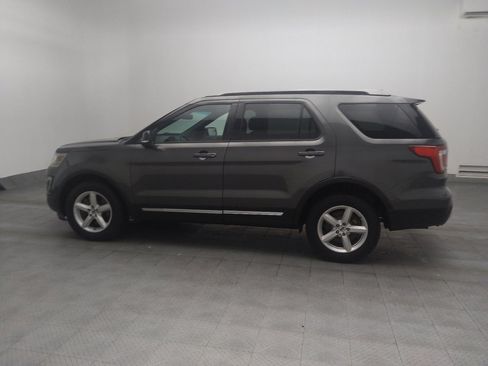 Used 2016 Ford Explorer XLT w/ Equipment Group 202A AWD/4WD image 3