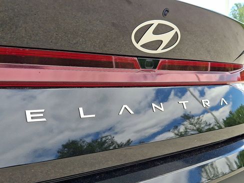 Used 2024 Hyundai Elantra SEL FWD image 23