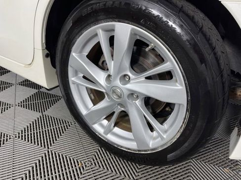 Used 2015 Nissan Altima 2.5 SV w/ Convenience Package FWD image 14