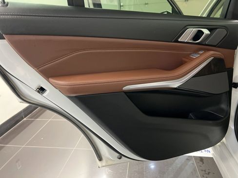 Used 2023 BMW X7 xDrive40i w/ Premium Package image 40