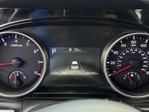 Used 2024 Kia Carnival EX FWD image 17