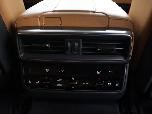 Used 2024 Lexus LX 600 4WD w/ Luxury Package image 25