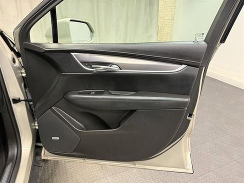 Used 2017 Cadillac XT5 Luxury image 17