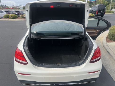 Used 2018 Mercedes-Benz E 400 4MATIC Sedan image 34