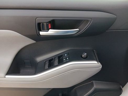 Used 2021 Toyota Highlander XLE image 15