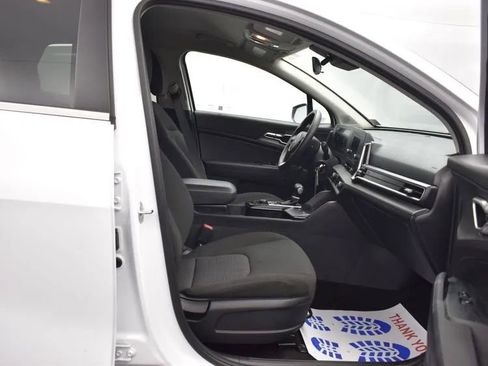Used 2025 Kia Sportage LX image 17
