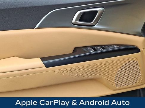 Used 2022 Kia Carnival LX image 18