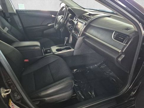 Used 2014 Toyota Camry SE FWD image 19