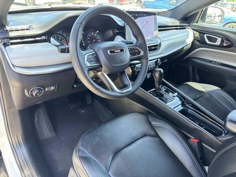 Used 2025 Jeep Compass Limited AWD/4WD image 17