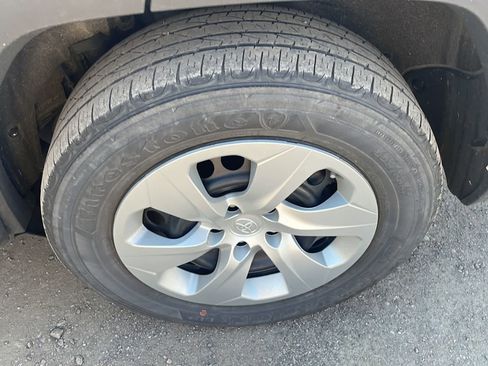 Used 2022 Toyota RAV4 LE image 20