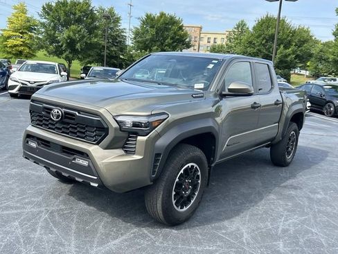 Used 2024 Toyota Tacoma TRD Off-Road w/ TRD Off Road Upgrade Package AWD/4WD image 8