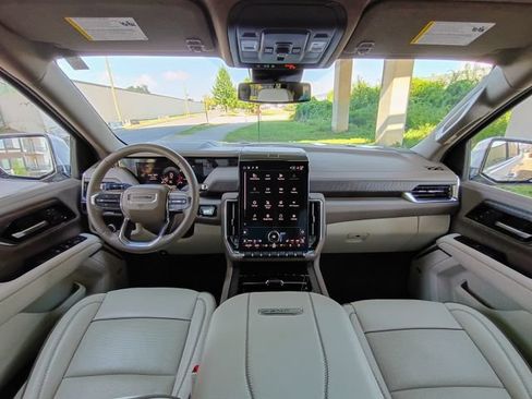 Used 2025 GMC Yukon Denali w/ LPO, Floor Liner Package RWD image 27