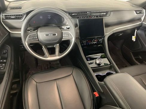 Used 2024 Jeep Grand Cherokee L Limited image 22