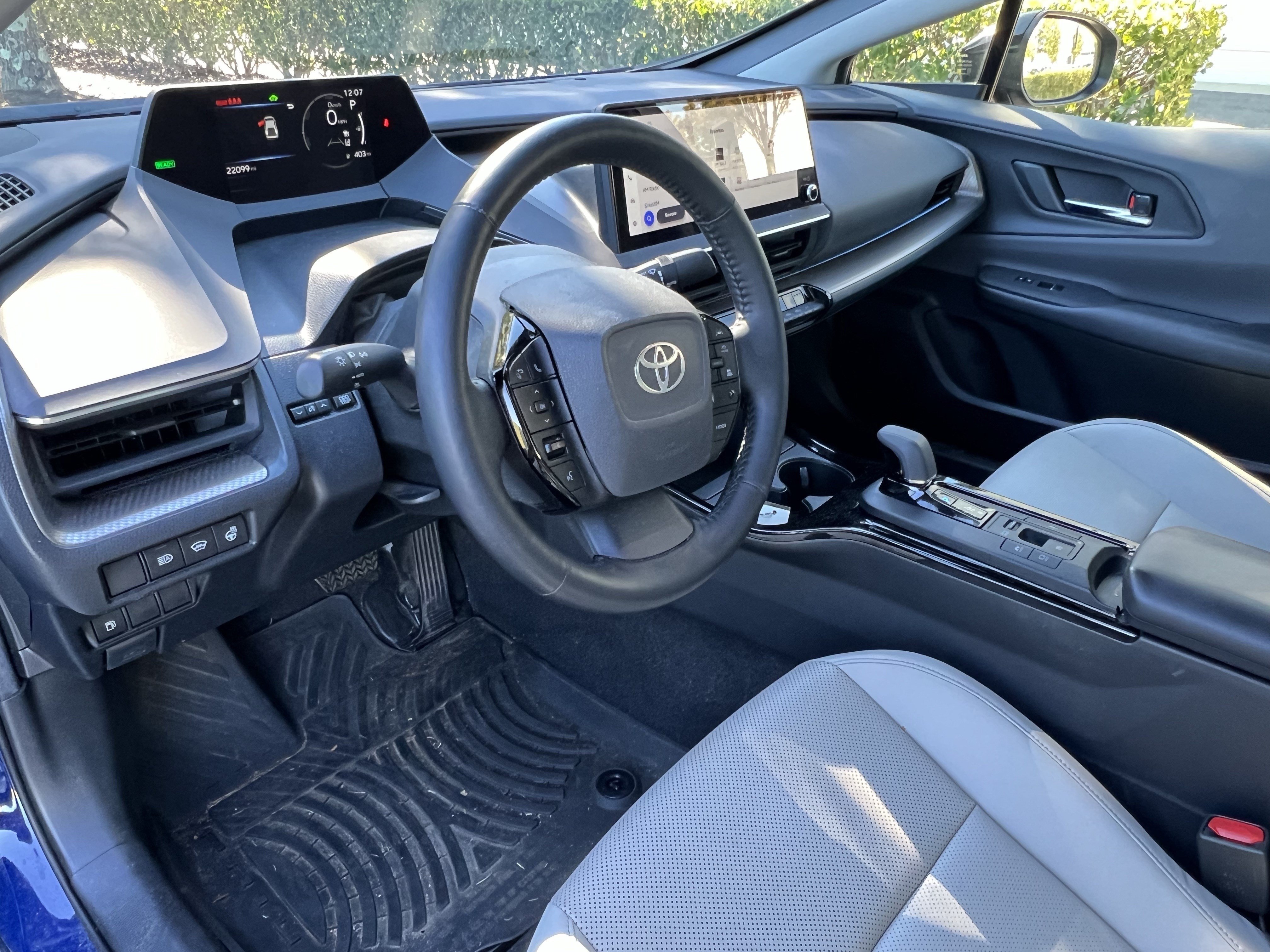 Used 2025 Toyota Prius XLE FWD image 17